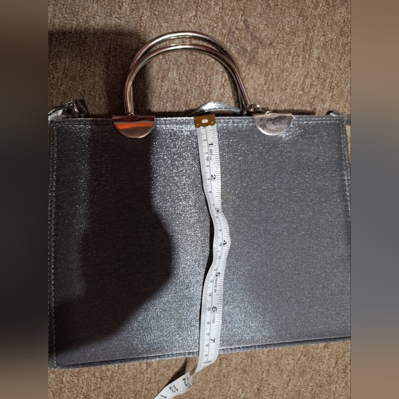 Sleek Silver Bag with Metallic Finish - Picture 5 of 6